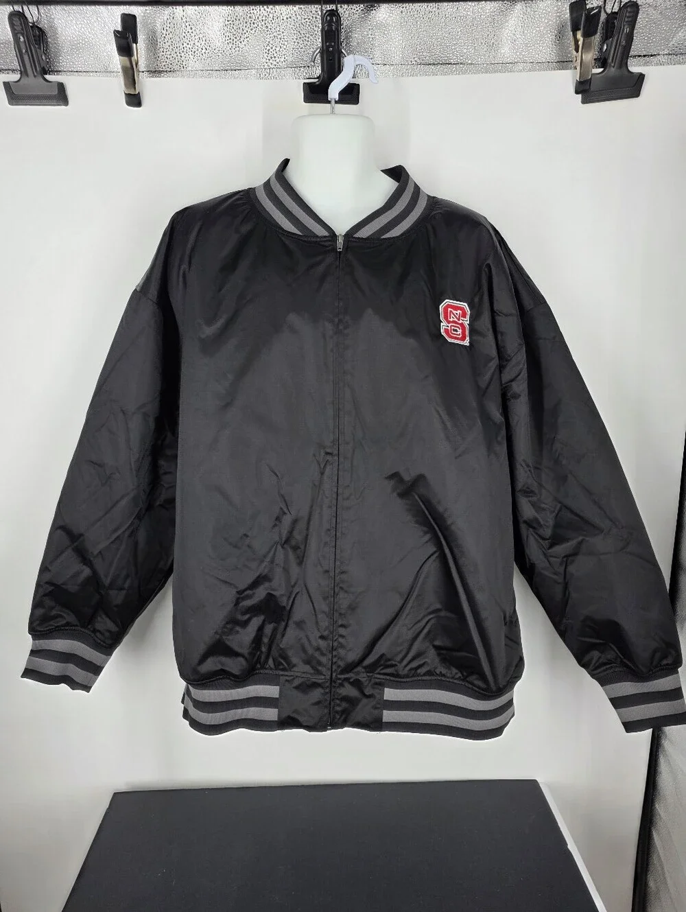 NC State Wolfpack Bomber Jacket Mens 2XL Black Satin Full Zip Rivalry Threads